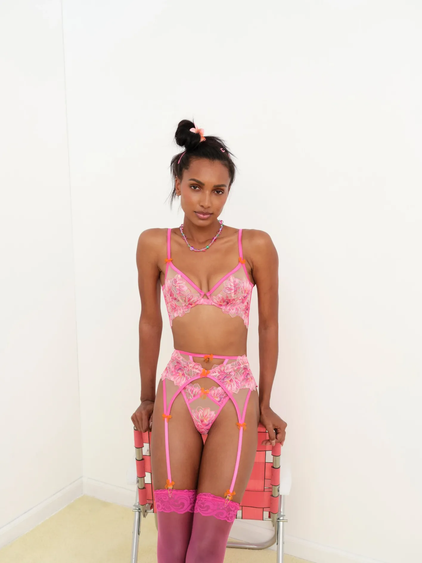 hibiscus_embroidery_garte_1.webp Woman For Love & Lemons Hibiscus Embroidery Garter Belt